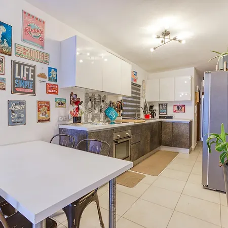 Charming, Fully Equipped 2br With Sea Views By 360 Estates