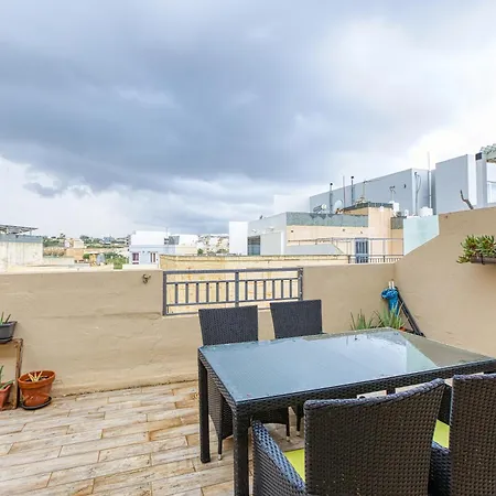 Charming, Fully Equipped 2br With Sea Views By 360 Estates Apartamento Xghajra